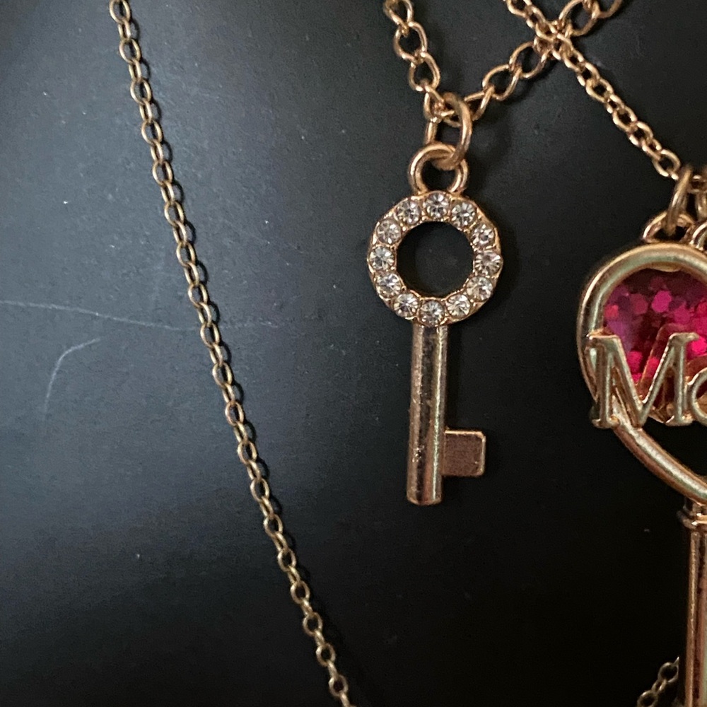 4 Gold tone pendant (MOM, ❤️, key, ❤️locket) necklaces. Bracelets & Earrings - Picture 4 of 13